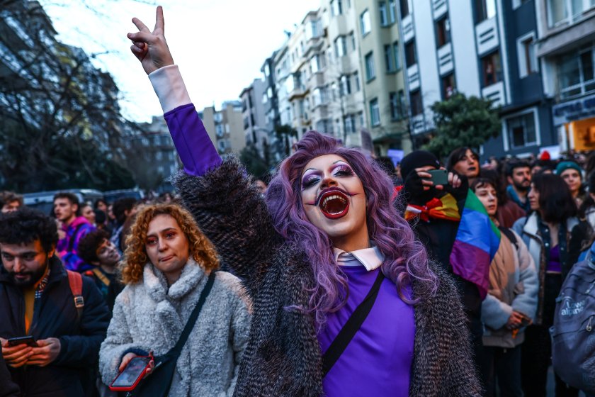 Жени демонстрираха в Турция с искане за равни права