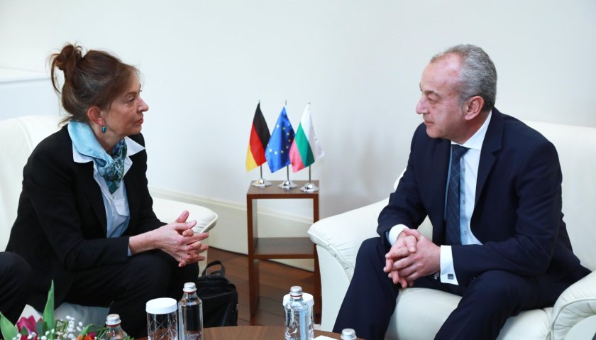 премиерът гълъб донев срещна новия германския посланик ирене планк