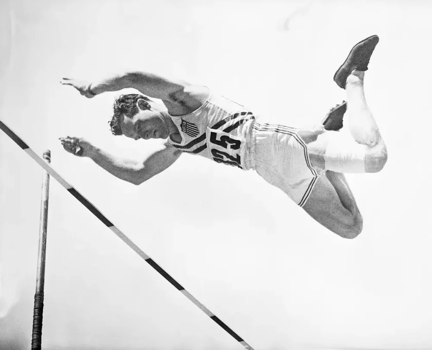 почина единственият двукратен олимпийски шампион овчарския скок боб ричардс