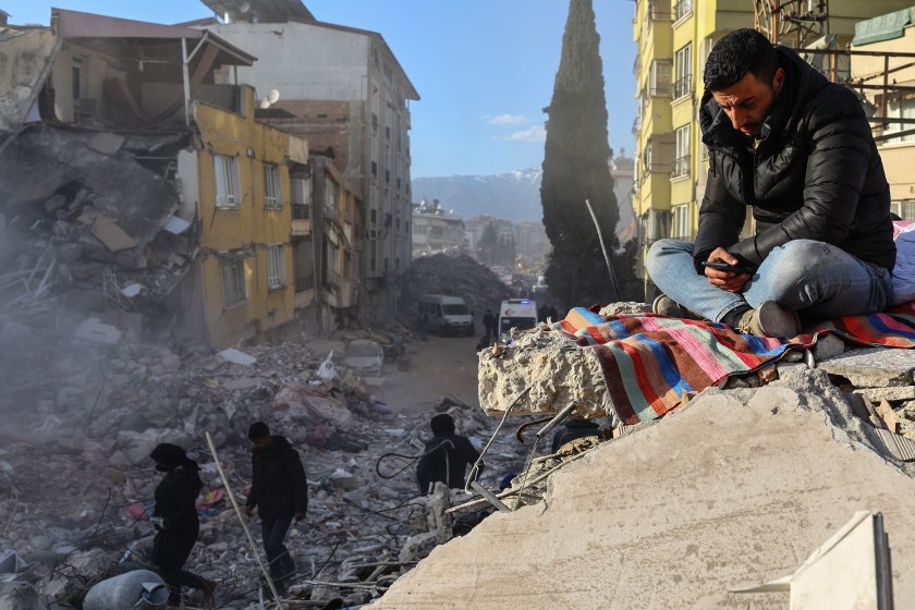 броят жертвите земетресението турция сирия надхвърли 000