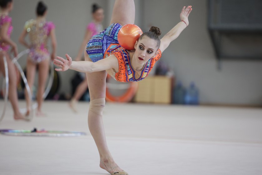 боряна калейн спечели първото официално контролно националния отбор художествена гимнастика