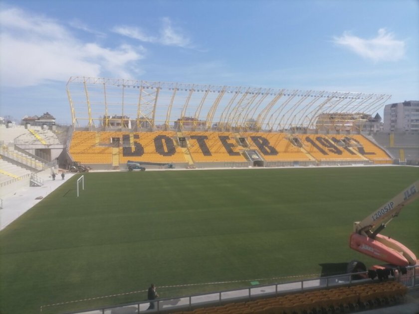 Седалките на трибуна Изток на стадион Христо Ботев в Пловдив