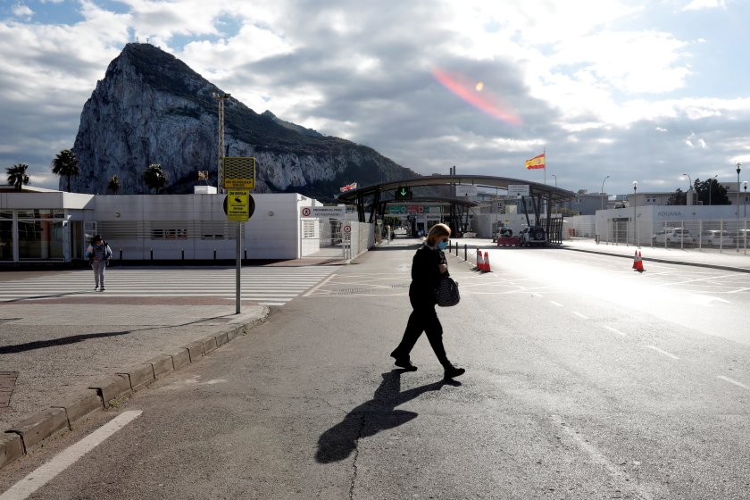 гибралтар безизходица спора граничния контрол великобритания испания