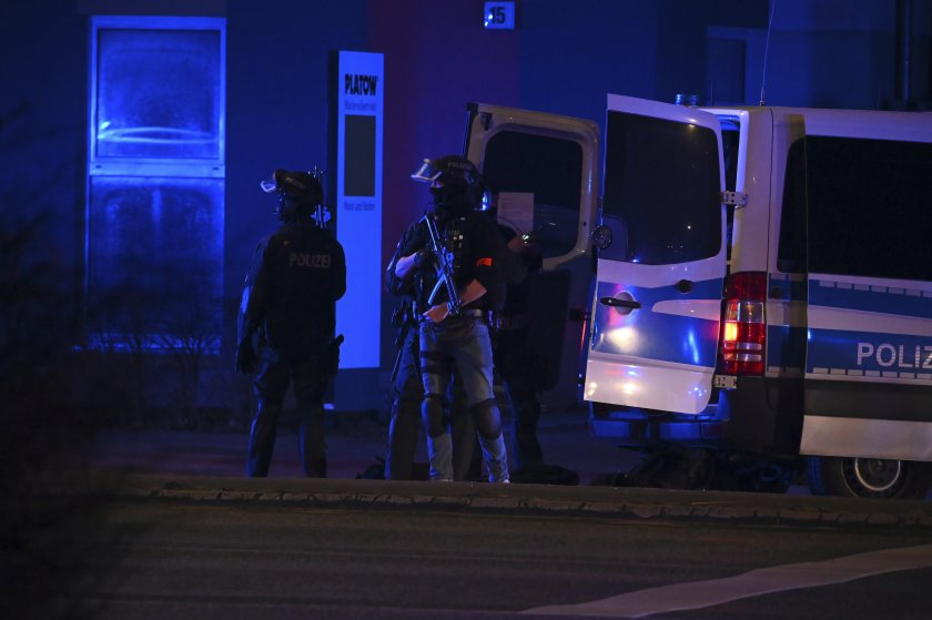 стрелба хамбург двама души загинали