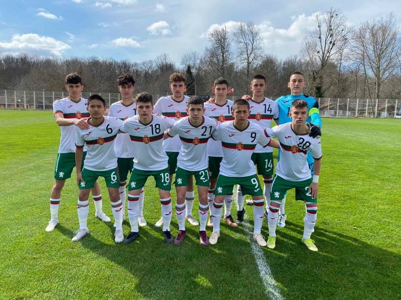 Българския национален отбор по футбол за юноши до 16 години
