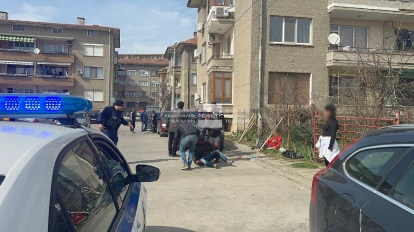 Един убит и 18 ранени при масов бой с брадви и мотики в Казанлък (ВИДЕО)