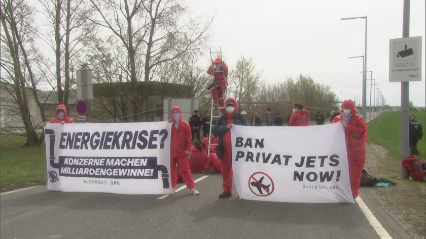 екоактивисти блокираха пътя терминала частни самолети виена