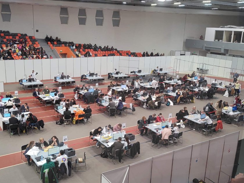 Продължаваме промяната - Демократична България води пред ГЕРБ-СДС в трите