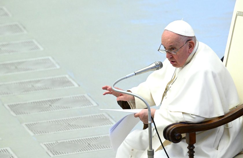 папа франциск приет болница респираторна инфекция