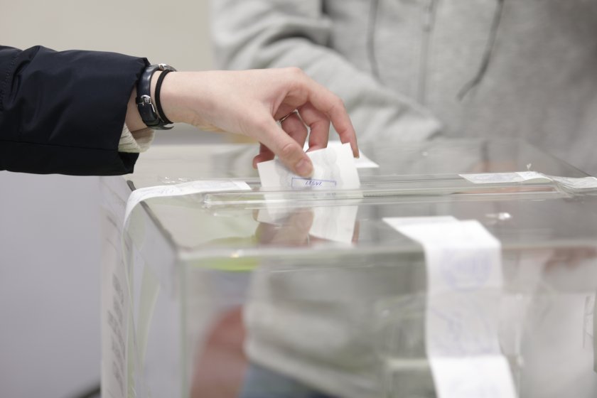 7,93% е избирателната активност в област Сливен към 11:00 ч.,