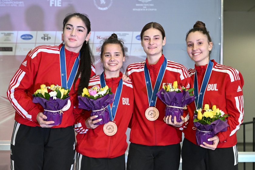 българия исторически бронзов медал отборната надпревара сабя световното фехтовка девойки