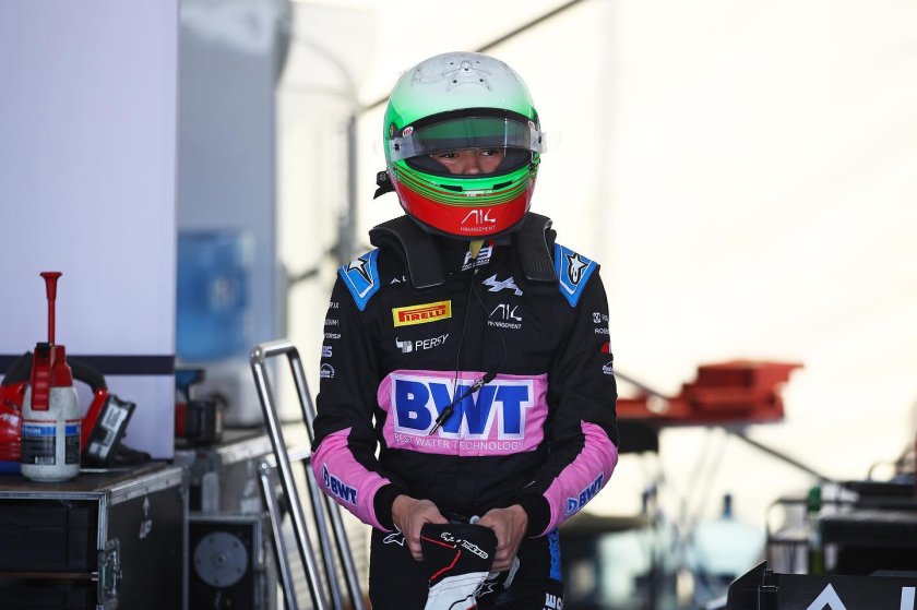 Българският пилот във Формула 3 Никола Цолов завърши на 14-о
