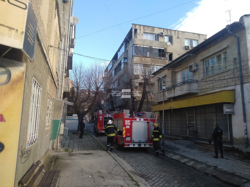 Мъж загина при пожар в центъра на Варна.Пламъците са възникнали