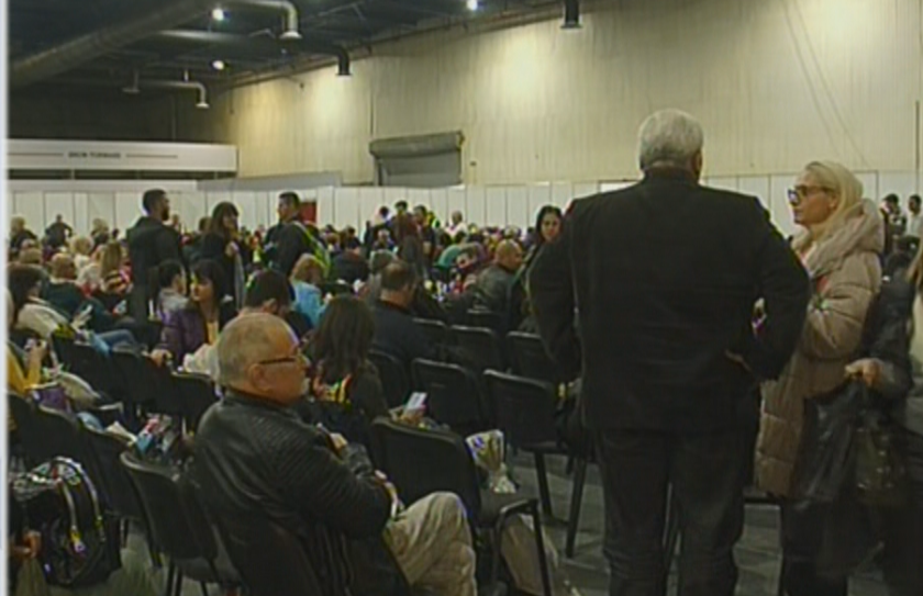 Спокойно протича предаването на протоколите, но и там членовете на