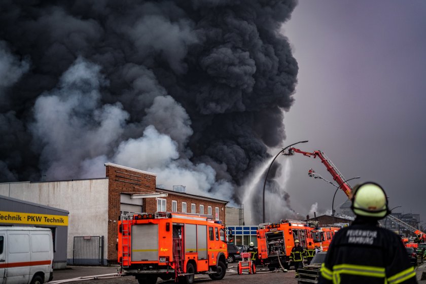евакуираха 140 души заради пожар хамбург