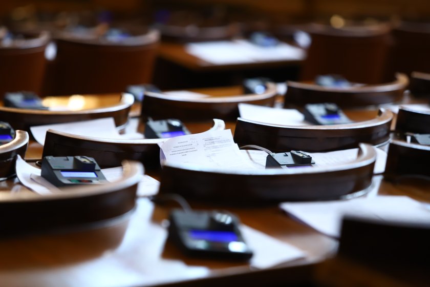 Ден преди официалния старт на 49-ото Народно събрание парламентарните групи