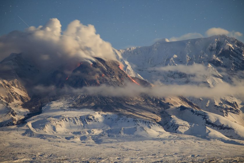 На руския полуостров Камчатка изригна един от най-активните вулкани там
