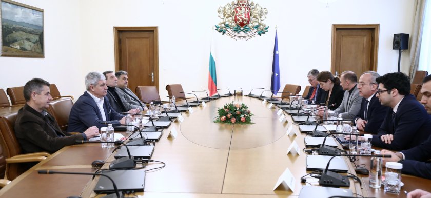 Служебното правителство продължава да води активен диалог с Брюксел във