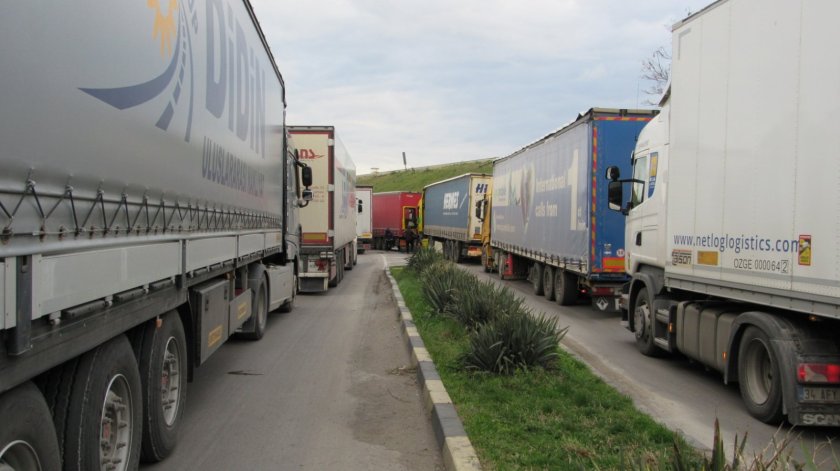 опашка камиони блокира движението граничен пункт дунав мост русе