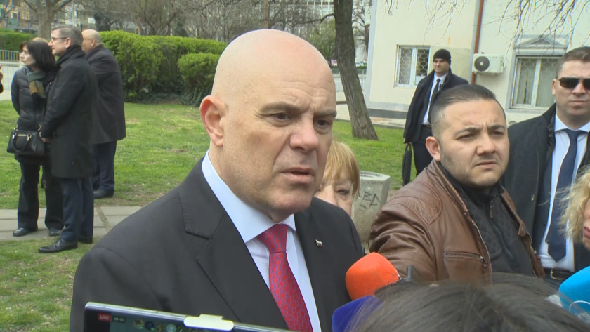 Иван Гешев: Политиците да работят за интересите на народа, а не за вътрешнопартийния си интерес