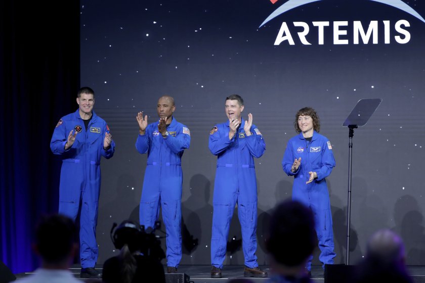 НАСА обяви имената на астронавтите - трима американци и един