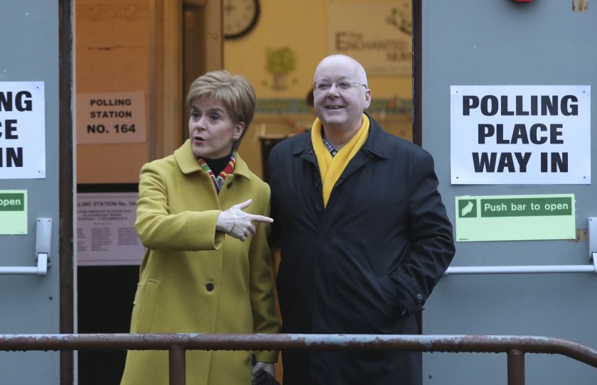 арестуваха съпруга бившия шотлански премиер никола стърджън