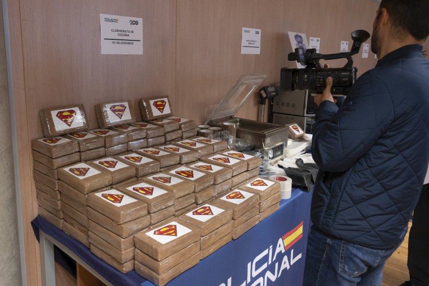 Испанската полиция арестува 18 души, след като ликвидира най-голямата кокаинова