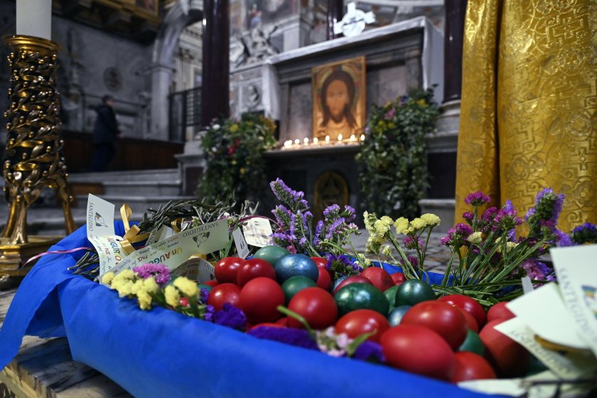 Православните християни по цял свят посрещнаха тържествено Великден.Как хората по