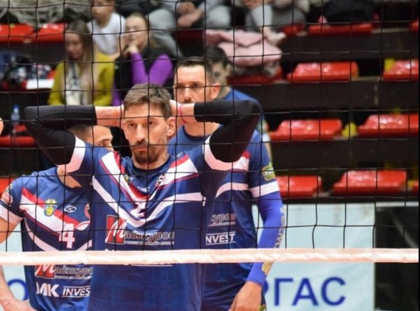централният блокировач бургаския волейболен дея спорт връща италия