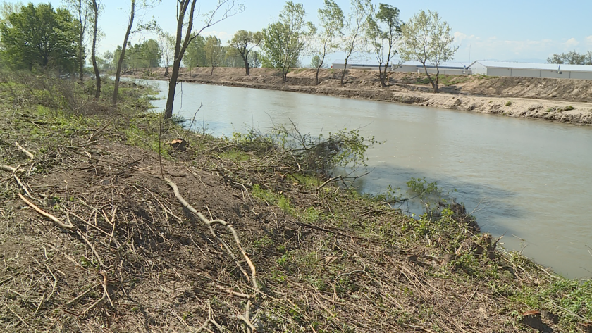 700 метра коритото река стряма село трилистник вече почистени
