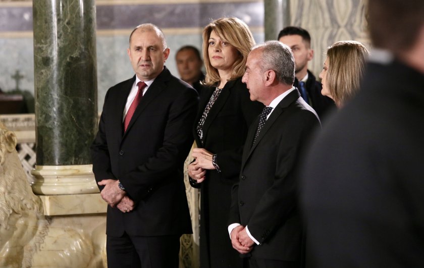 Президентът Румен Радев поздрави българите с Възкресение Христово. В профила