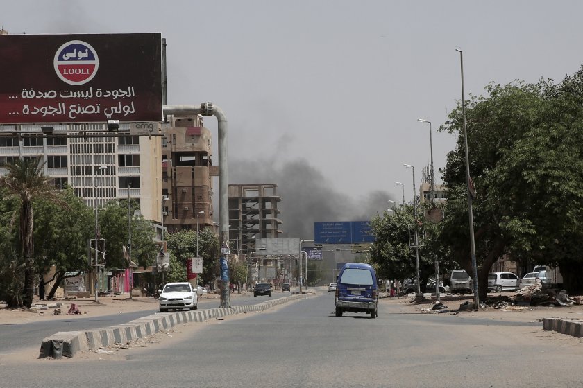 Стрелба и експлозии се чуват в суданската столица Хартум, предава