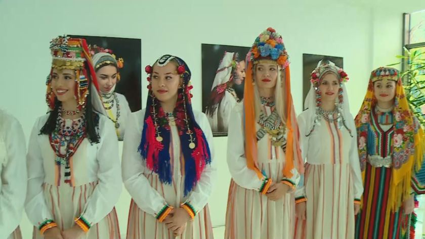 Забрадки и украси за глави: Откриха изложба на редки образци от цялата страна