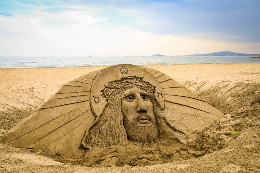 пясъчна фигура иисус христос бургаския плаж снимки