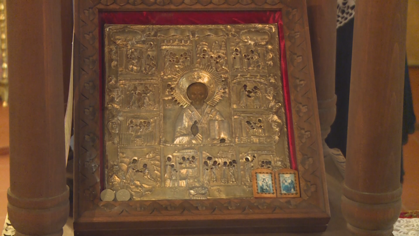 Икона на Св. Никола, открита преди години между строителни материали,
