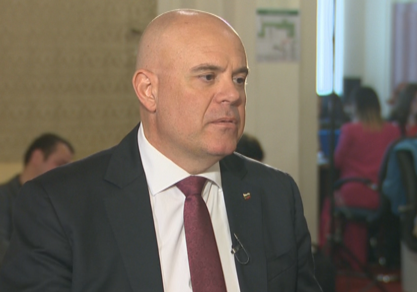 За инцидент с кортежа на главния прокурор Иван Гешев съобщиха