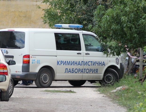 Мъж на 60 години е убил с нож сина си