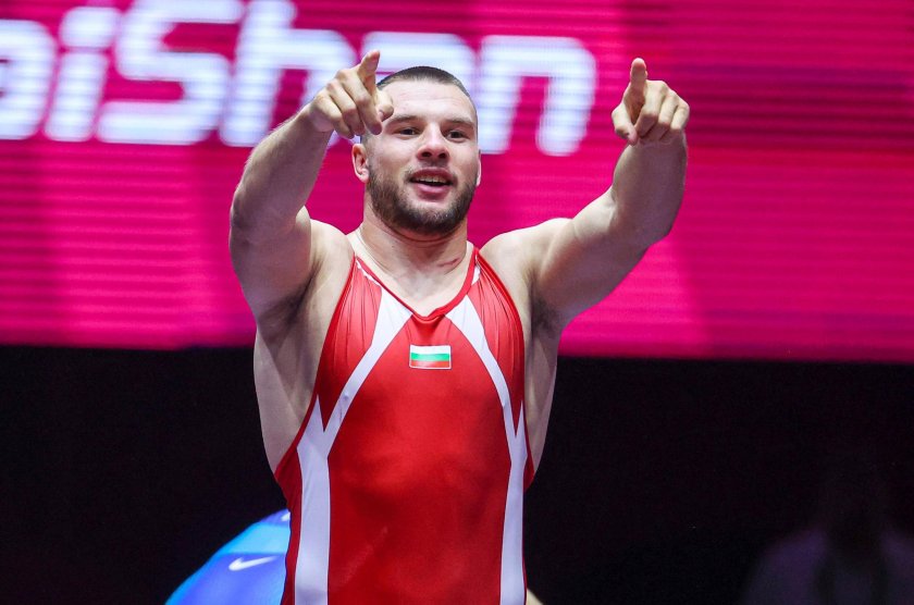 Българският борец Кирил Милов остана със сребърен медал от европейското