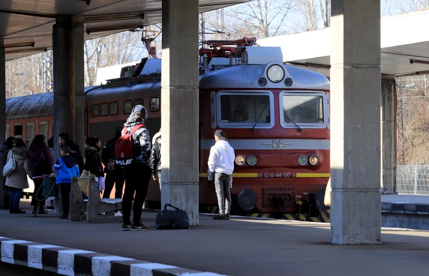 бдж осигурява 700 допълнителни места влаковете великденските празници