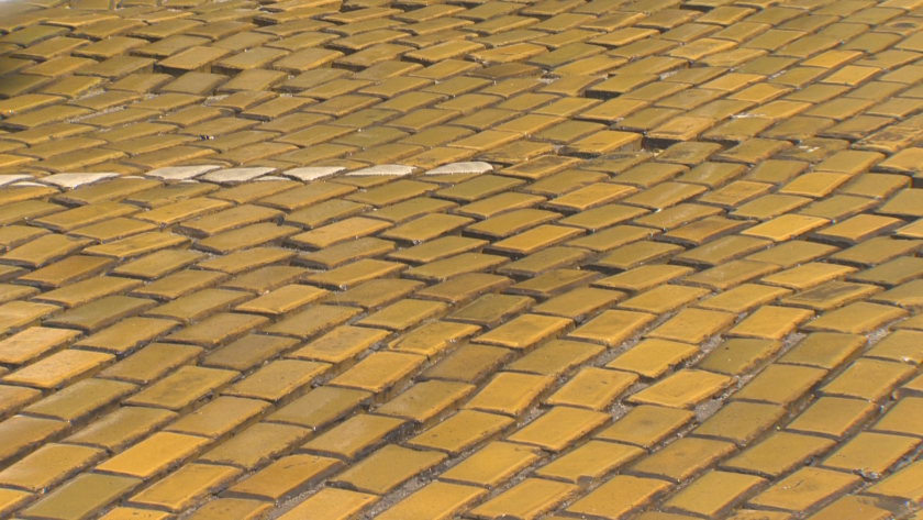 За пореден път емблематичните жълти павета в центъра на София