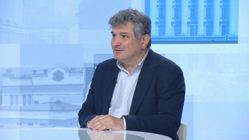 Има много твърдо поет ангажимент да не се подкрепя първия