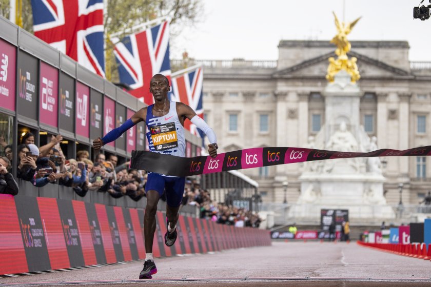 годишен участник маратона лондон починал състезанието