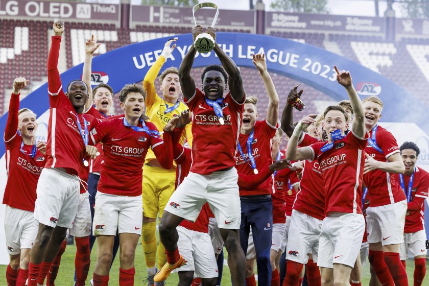 алкмаар триумфира младежката шампионска лига