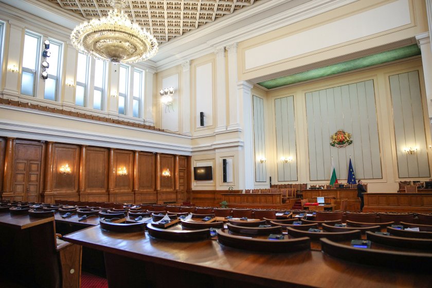 Пореден ден в търсене на изход от политическата криза. Продължаваме