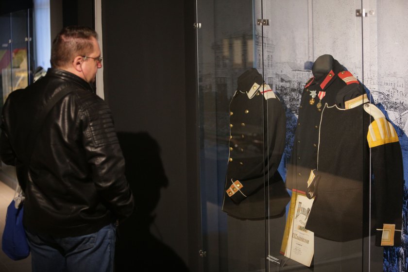 нвим представя началото българската армия изложба снимки