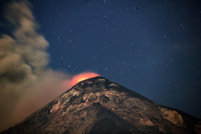 гватемала евакуира жители изригването вулкан
