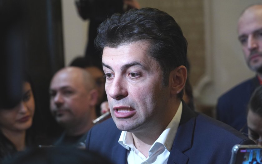 Aко махнем целия театър, който се случва в момента, реално