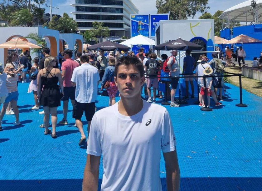 Младият български тенис талант Адрияно Дженев започна с победа участието