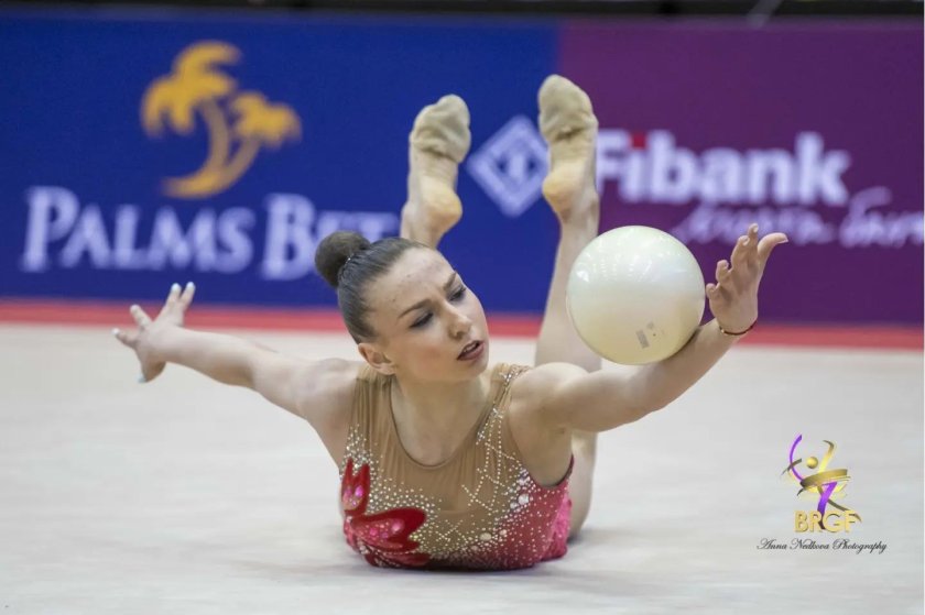 Националната състезателка по художествена гимнастика в индивидуалната надпревара Лъчезара Пекова,