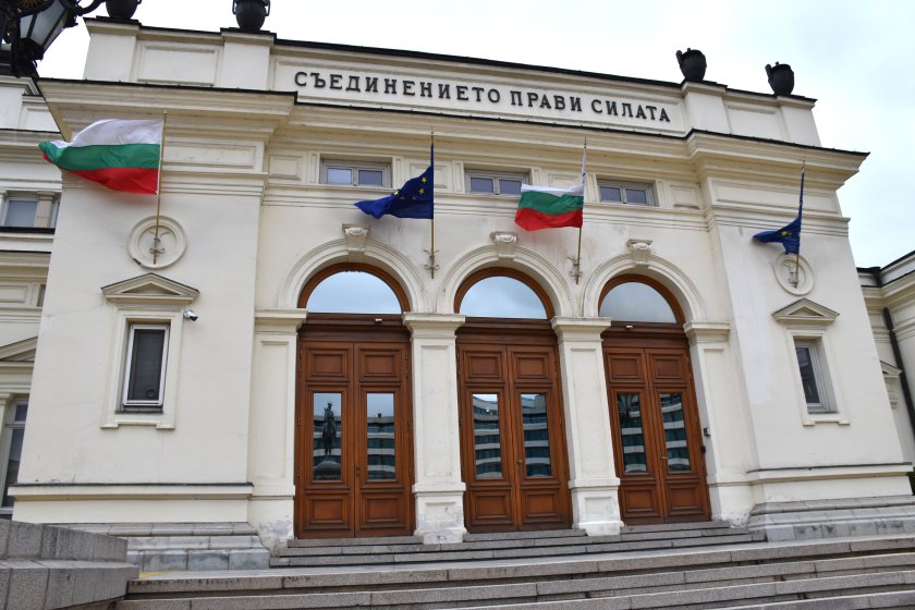 Представители на ГЕРБ-СДС дават брифинг в Народното събрание. Те представят